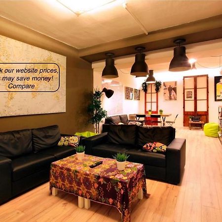Gracia City Hostel Barcelona Ngoại thất bức ảnh The interior of a typical hostel