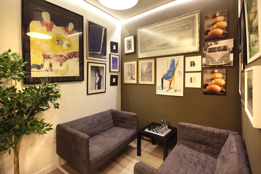 Gracia City Hostel Barcelona Ngoại thất bức ảnh Waiting room