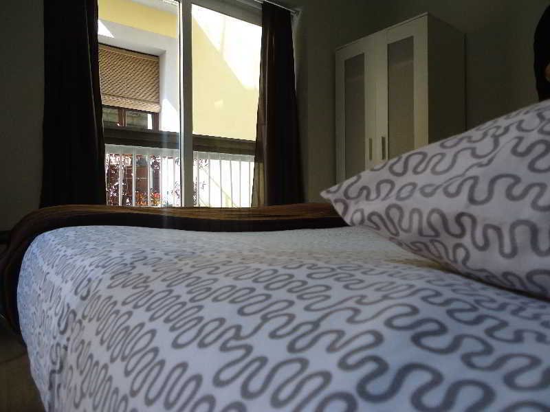 Gracia City Hostel Barcelona Ngoại thất bức ảnh A bed