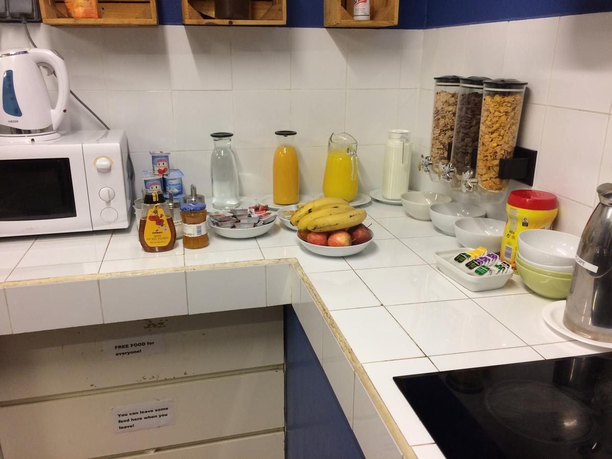 Gracia City Hostel Barcelona Ngoại thất bức ảnh A typical breakfast in the UK