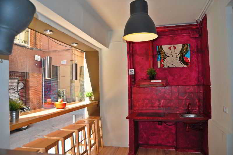 Gracia City Hostel Barcelona Ngoại thất bức ảnh A kitchen in a micro apartment