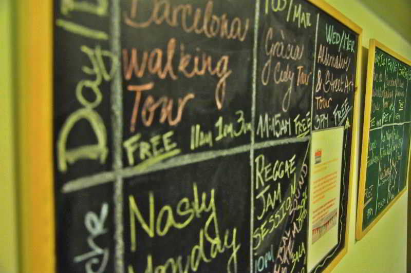 Gracia City Hostel Barcelona Ngoại thất bức ảnh A blackboard at the hostel
