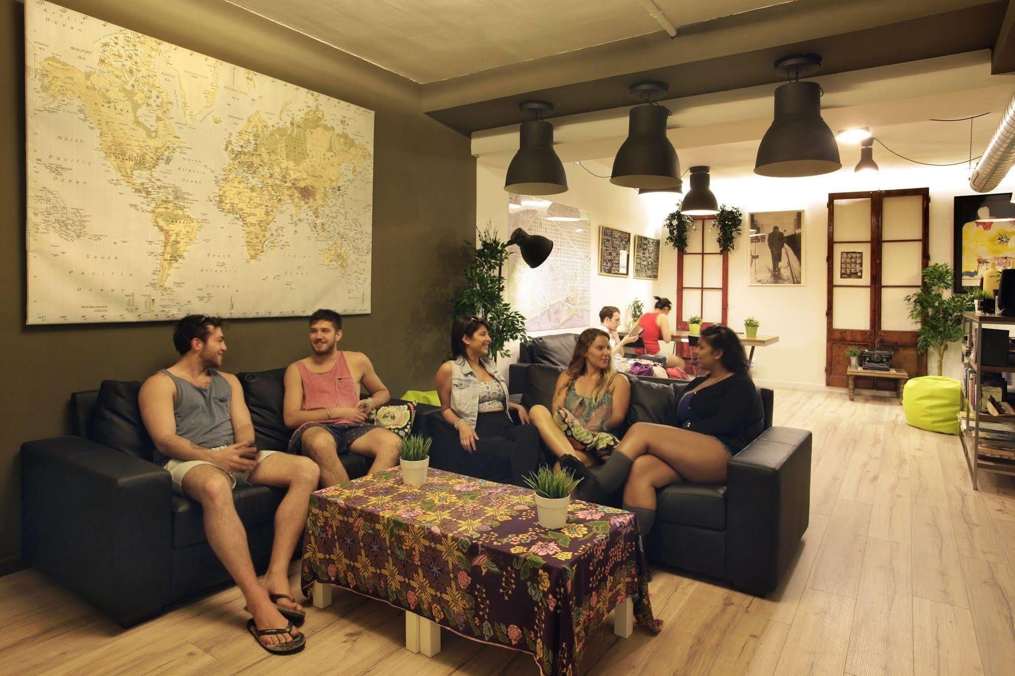 Gracia City Hostel Barcelona Ngoại thất bức ảnh Hostel in Athens, Greece