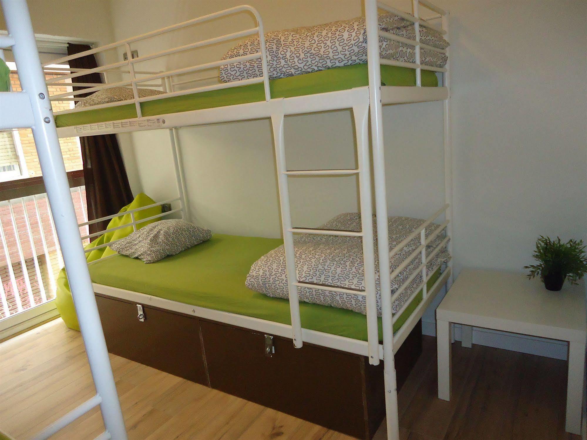 Gracia City Hostel Barcelona Ngoại thất bức ảnh A bunk bed